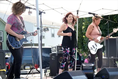 Entertainment photo 13